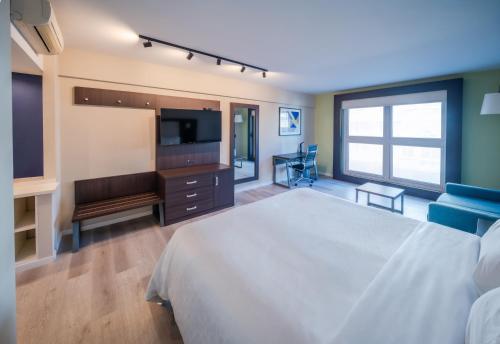 Holiday Inn Express Rosario by IHG — City view