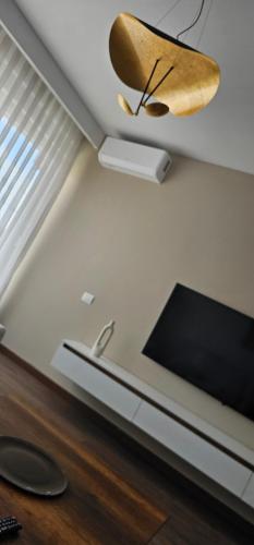 TV a/nebo společenská místnost v ubytování Dielli Apartment