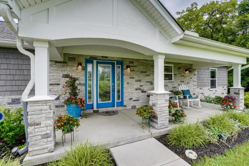 Taman di luar 4 Mi to Dtwn Ohio River Valley Home with Deck!