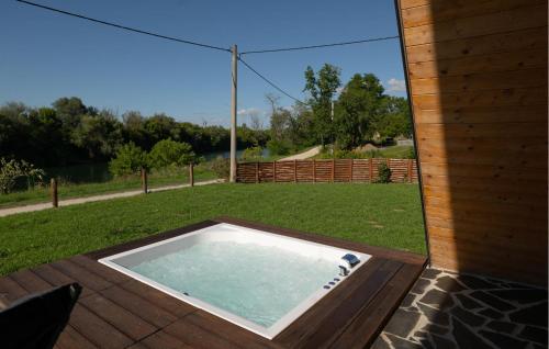 Bazén v ubytování 2 Bedroom Cozy Home In Brodani nebo v jeho okolí