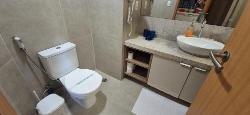 a bathroom with a toilet and a sink at Ecoresort - Praia dos Carneiros in Praia dos Carneiros