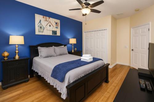 a blue bedroom with a bed and a ceiling fan at 3B/3.5B Vista Cay Resort - 5 min from Universal in Orlando