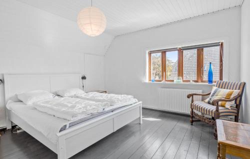 Katil atau katil-katil dalam bilik di 5 Bedroom Gorgeous Home In Bedsted Thy