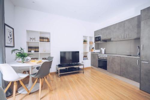 2-BR Gem in Gibraltar's Heart