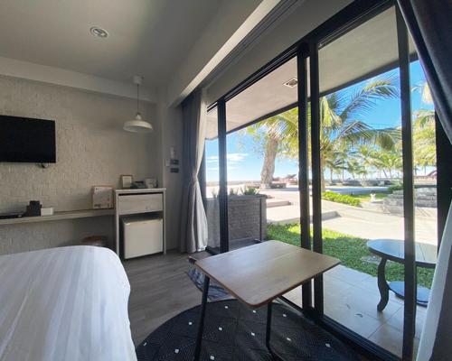 a room with a bedroom with a view of the beach at Siambeach Resort in Cha Am