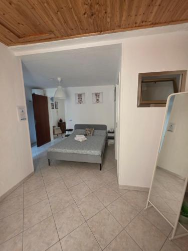 a bedroom with a bed in a room at Casa vacanza Nicla in Rosolini