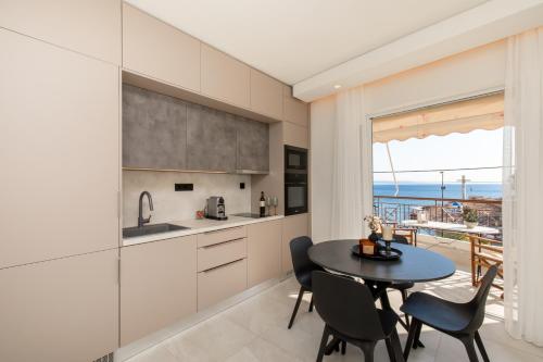 Sunny Seaside Cozy Home