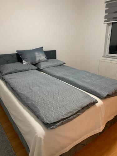 Katil atau katil-katil dalam bilik di Apartman Humska