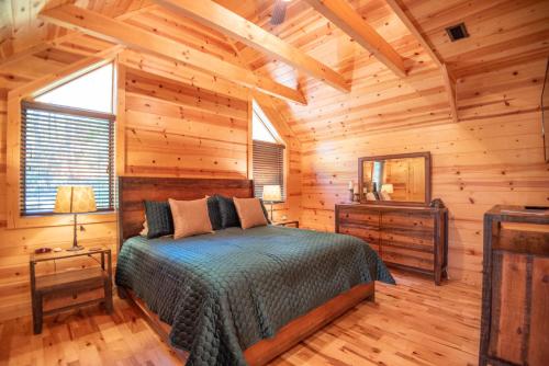a bedroom with a bed in a log cabin at Our Place to Paws 4 Bd Lux Blue Ridge Mnt Cabin in Lansing