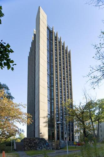 a tall building with a lot of windows at ZUM MTL Auberge d'été - Université de Montréal in Montréal