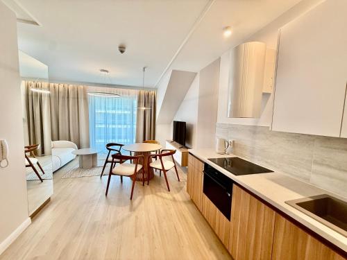 Rezydencja Niechorze D301 Boho Studio z z Basenem, Sauną, Jacuzzi, przy samej PLAŻY - 5D Apartments