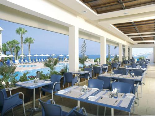 En restaurant eller et spisested på Cynthiana Beach Hotel