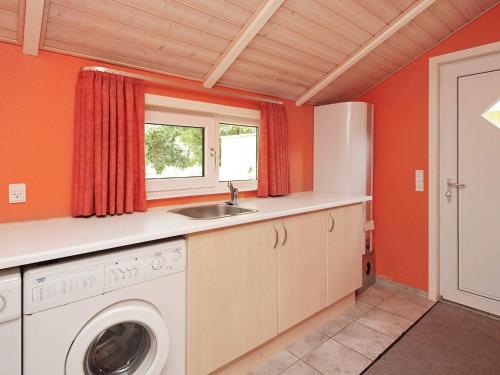 a kitchen with a washing machine and a sink at Lakeview Retreat with Spa - By Traum Ferienwohnungen in Ansager