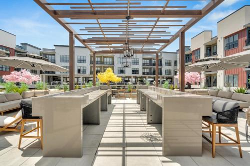 Ruang duduk di Latitude Apartments