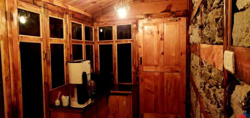 a room with a window in a wooden cabin at Parvatis Lap Luxury Hostel & Camps in Kasol
