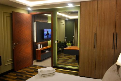 Gallery image of Goldcrest Grand Mall Luxury Apartments DHA Phase 4 Lahore in Lahore