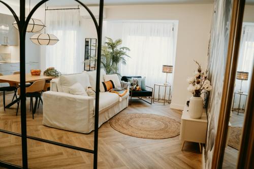 Minica Home Gold