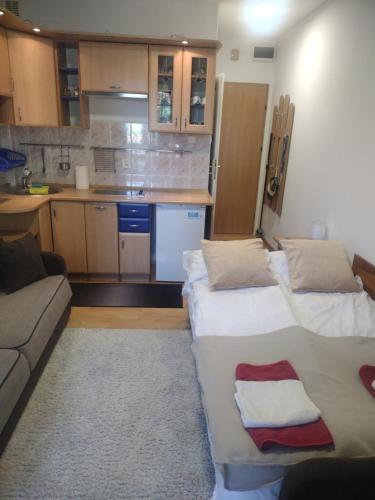 DOMEK Mona 3 pokojowy 4 osobowy-4 łóżka,przy morzu lub APARTAMENT Mona ul,Żeromskiego,przy centrum, przy morzu