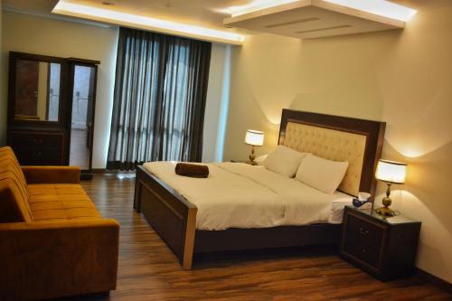Gallery image of Goldcrest Grand Mall Luxury Apartments DHA Phase 4 Lahore in Lahore