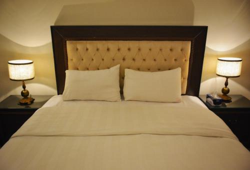 Gallery image of Goldcrest Grand Mall Luxury Apartments DHA Phase 4 Lahore in Lahore