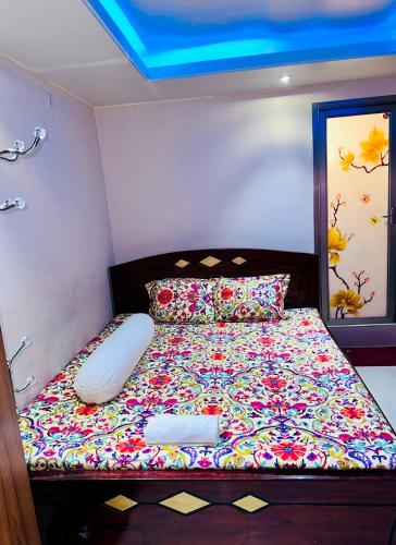 Ένα ή περισσότερα κρεβάτια σε δωμάτιο στο Hotel Metro inn