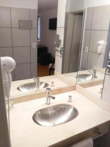 Un baño de Global Hotel