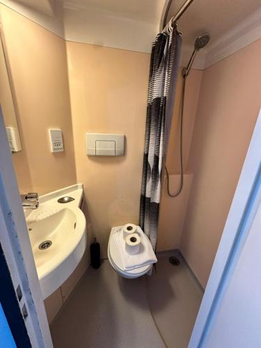a bathroom with a sink and a shower at Magic Stay Rooms in London