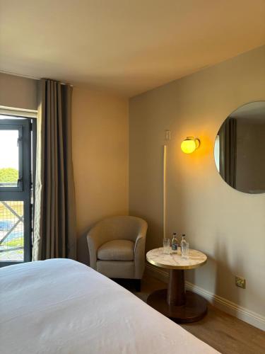 Katil atau katil-katil dalam bilik di The Village Hotel Douglas
