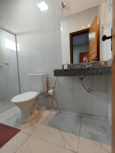 Bilik mandi di Hotel e Pousada Vila Boa
