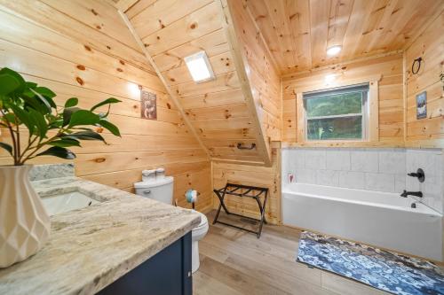 Ένα μπάνιο στο Paws in the Pool by American Patriot Getaways