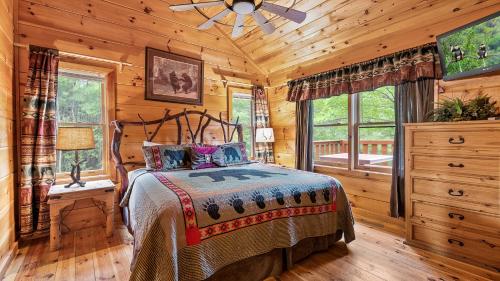 Postel nebo postele na pokoji v ubytování Pot O Gold by American Patriot Getaways