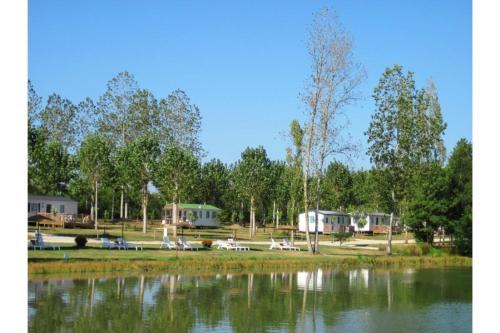 Φωτογραφία από το άλμπουμ του Camping Aubigny-Les Clouzeaux σε Aubigny