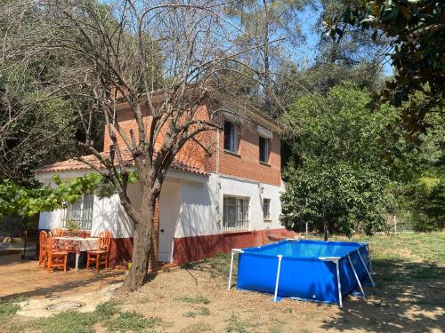 Κήπος έξω από το House with pool in Collserola natural park