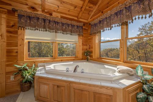 Et badeværelse på Sensational Views by American Patriot Getaways