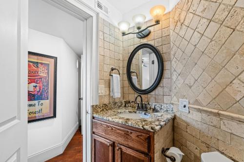 Ένα μπάνιο στο Smoky Summit Sunsets by American Patriot Getaways