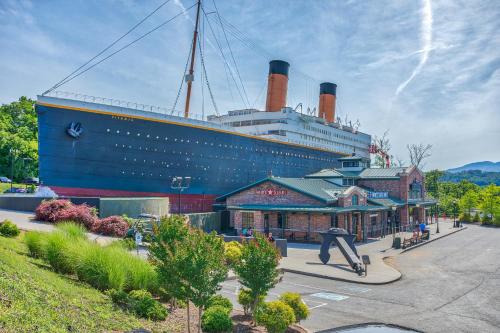 Smoky Mountain Escape by American Patriot Getaways photo 14