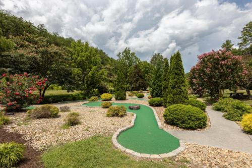 Smoky Mountain Escape by American Patriot Getaways photo 24