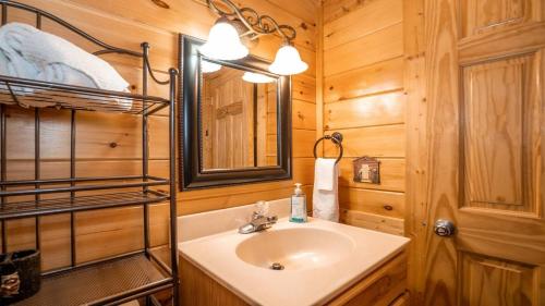 Smoky Mountain Escape by American Patriot Getaways photo 30