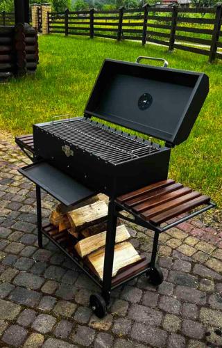 Kemudahan BBQ tersedia untuk tetamu di rumah percutian