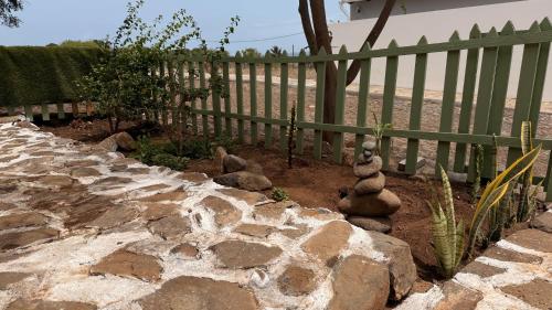 Κήπος έξω από το Bougainvillea Villa