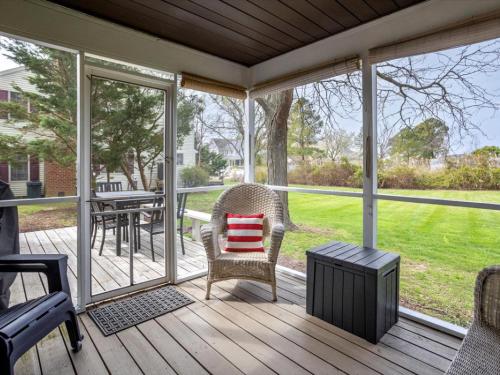 a screened porch with a chair and a table at Down By The Docks in Oxford