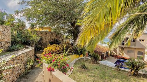 Κήπος έξω από το Las Olas Litibu Apartment