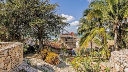 Κήπος έξω από το Las Olas Litibu Apartment