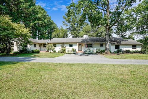 a white house with a tree and a driveway at Leeds Landing in Saint Michaels