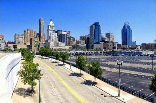 a view of a city with a street with trees at Cozy Stay 2min to DT Cincinnati & UC Medical Center in Cincinnati