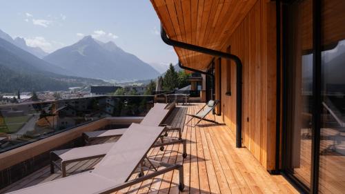 Ein allgemeiner Bergblick oder ein Berglick von des Aparthotels aus