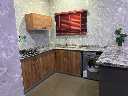 Η κουζίνα ή μικρή κουζίνα στο Tastefully furnished Two bedrooms Gariki