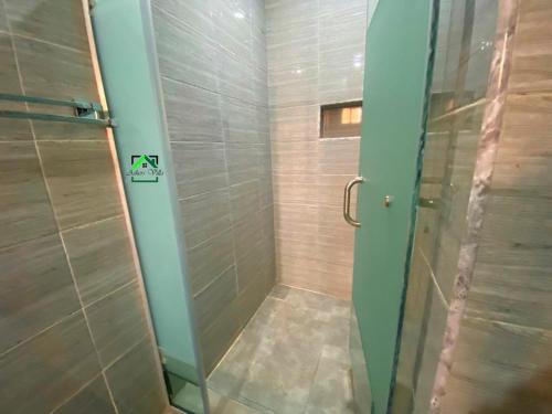 Ένα μπάνιο στο Tastefully furnished Two bedrooms Gariki