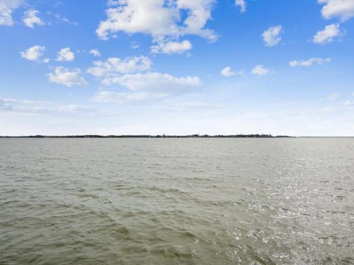 a view of a large body of water at Ferry View in Oxford