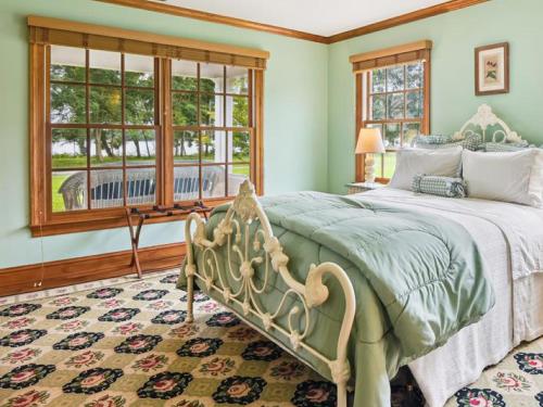 Ένα ή περισσότερα κρεβάτια σε δωμάτιο στο Loon Cottage